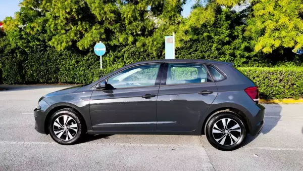 Volkswagen Polo &pi;&rho;&omicron;&sigmaf; &epsilon;&nu;&omicron;&iota;&kappa;ί&alpha;&sigma;&eta; &sigma;&tau;&eta;&nu; &Alpha;&sigma;&pi;&rho;&omicron;&beta;ά&lambda;&tau;&alpha;