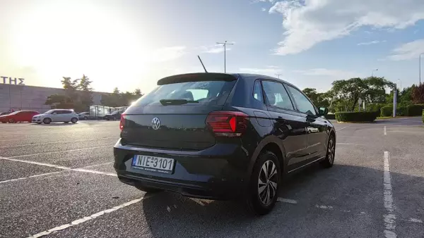 Volkswagen Polo &pi;&rho;&omicron;&sigmaf; &epsilon;&nu;&omicron;&iota;&kappa;ί&alpha;&sigma;&eta; &sigma;&tau;&eta;&nu; &Alpha;&sigma;&pi;&rho;&omicron;&beta;ά&lambda;&tau;&alpha;