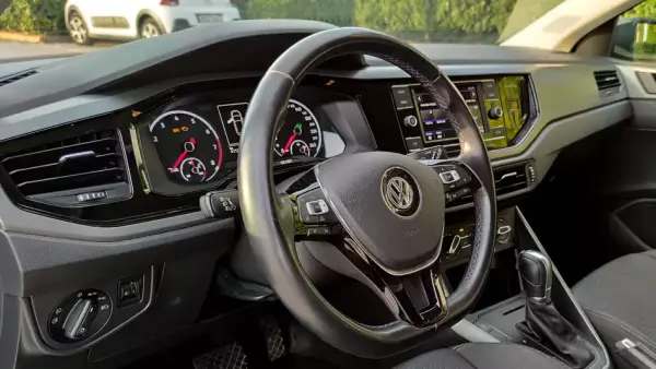 Volkswagen Polo &pi;&rho;&omicron;&sigmaf; &epsilon;&nu;&omicron;&iota;&kappa;ί&alpha;&sigma;&eta; &sigma;&tau;&eta;&nu; &Alpha;&sigma;&pi;&rho;&omicron;&beta;ά&lambda;&tau;&alpha;