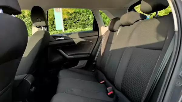 Volkswagen Polo &pi;&rho;&omicron;&sigmaf; &epsilon;&nu;&omicron;&iota;&kappa;ί&alpha;&sigma;&eta; &sigma;&tau;&eta;&nu; &Alpha;&sigma;&pi;&rho;&omicron;&beta;ά&lambda;&tau;&alpha;