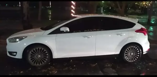 Ford Focus &pi;&rho;&omicron;&sigmaf; &epsilon;&nu;&omicron;&iota;&kappa;ί&alpha;&sigma;&eta; &sigma;&tau;&eta;&nu; &Alpha;&chi;&alpha;&rho;ά&beta;&eta;