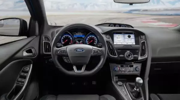 Ford Focus &pi;&rho;&omicron;&sigmaf; &epsilon;&nu;&omicron;&iota;&kappa;ί&alpha;&sigma;&eta; &sigma;&tau;&eta;&nu; &Alpha;&chi;&alpha;&rho;ά&beta;&eta;