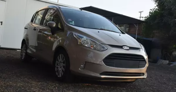 Ford B-MAX &pi;&rho;&omicron;&sigmaf; &epsilon;&nu;&omicron;&iota;&kappa;ί&alpha;&sigma;&eta; &sigma;&tau;&eta;&nu; &Epsilon;&lambda;&lambda;ά&delta;&alpha;