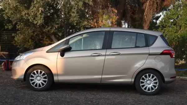 Ford B-MAX &pi;&rho;&omicron;&sigmaf; &epsilon;&nu;&omicron;&iota;&kappa;ί&alpha;&sigma;&eta; &sigma;&tau;&eta;&nu; &Epsilon;&lambda;&lambda;ά&delta;&alpha;