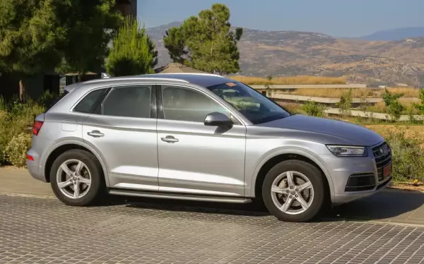 Audi Q5 &pi;&rho;&omicron;&sigmaf; &epsilon;&nu;&omicron;&iota;&kappa;ί&alpha;&sigma;&eta; &sigma;&tau;&eta;&nu; &Epsilon;&lambda;&lambda;ά&delta;&alpha;