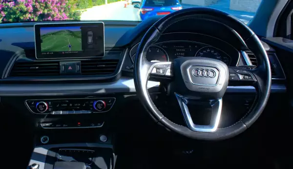 Audi Q5 &pi;&rho;&omicron;&sigmaf; &epsilon;&nu;&omicron;&iota;&kappa;ί&alpha;&sigma;&eta; &sigma;&tau;&eta;&nu; &Epsilon;&lambda;&lambda;ά&delta;&alpha;