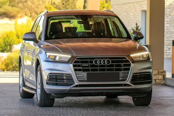 Audi Q5 &pi;&rho;&omicron;&sigmaf; &epsilon;&nu;&omicron;&iota;&kappa;ί&alpha;&sigma;&eta; &sigma;&tau;&eta;&nu; &Epsilon;&lambda;&lambda;ά&delta;&alpha;