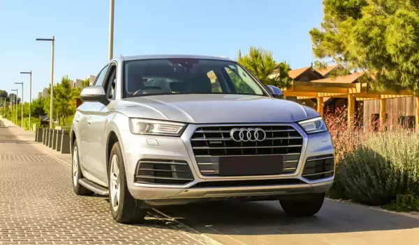 Audi Q5 &pi;&rho;&omicron;&sigmaf; &epsilon;&nu;&omicron;&iota;&kappa;ί&alpha;&sigma;&eta; &sigma;&tau;&eta;&nu; &Epsilon;&lambda;&lambda;ά&delta;&alpha;
