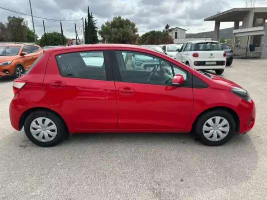 Toyota Yaris &pi;&rho;&omicron;&sigmaf; &epsilon;&nu;&omicron;&iota;&kappa;ί&alpha;&sigma;&eta; &sigma;&tau;&eta; &Gamma;&lambda;&upsilon;&phi;ά&delta;&alpha;