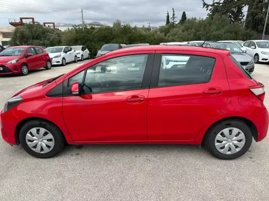 Toyota Yaris &pi;&rho;&omicron;&sigmaf; &epsilon;&nu;&omicron;&iota;&kappa;ί&alpha;&sigma;&eta; &sigma;&tau;&eta; &Gamma;&lambda;&upsilon;&phi;ά&delta;&alpha;