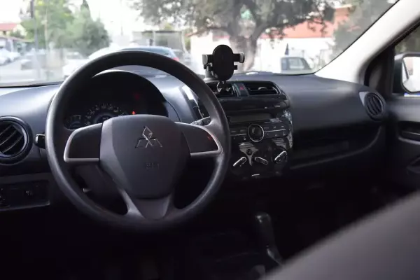 Mitsubishi SpaceStar &pi;&rho;&omicron;&sigmaf; &epsilon;&nu;&omicron;&iota;&kappa;ί&alpha;&sigma;&eta; &sigma;&tau;&eta; &Rho;&alpha;&phi;ή&nu;&alpha;