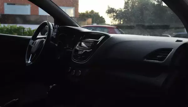 Opel KARL &pi;&rho;&omicron;&sigmaf; &epsilon;&nu;&omicron;&iota;&kappa;ί&alpha;&sigma;&eta; &sigma;&tau;&eta;&nu; &Epsilon;&lambda;&lambda;ά&delta;&alpha;