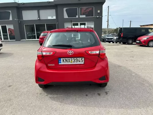 Toyota Yaris &pi;&rho;&omicron;&sigmaf; &epsilon;&nu;&omicron;&iota;&kappa;ί&alpha;&sigma;&eta; &sigma;&tau;&eta; &Gamma;&lambda;&upsilon;&phi;ά&delta;&alpha;