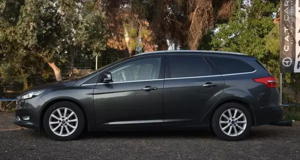 Ford Focus &pi;&rho;&omicron;&sigmaf; &epsilon;&nu;&omicron;&iota;&kappa;ί&alpha;&sigma;&eta; &sigma;&tau;&eta; &Rho;&alpha;&phi;ή&nu;&alpha;