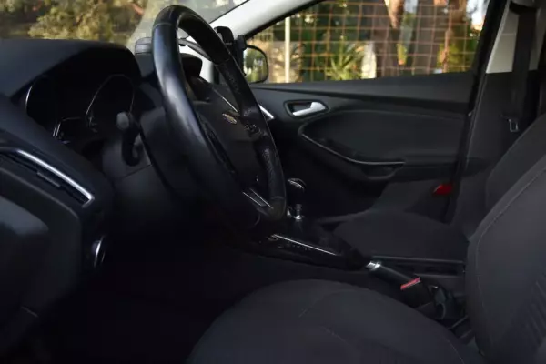 Ford Focus &pi;&rho;&omicron;&sigmaf; &epsilon;&nu;&omicron;&iota;&kappa;ί&alpha;&sigma;&eta; &sigma;&tau;&eta; &Rho;&alpha;&phi;ή&nu;&alpha;