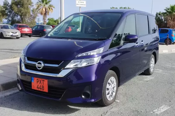 Nissan Serena &pi;&rho;&omicron;&sigmaf; &epsilon;&nu;&omicron;&iota;&kappa;ί&alpha;&sigma;&eta; &sigma;&tau;&eta;&nu; &Epsilon;&lambda;&lambda;ά&delta;&alpha;