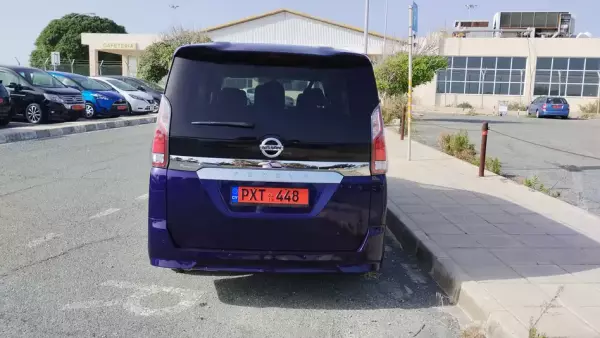 Nissan Serena &pi;&rho;&omicron;&sigmaf; &epsilon;&nu;&omicron;&iota;&kappa;ί&alpha;&sigma;&eta; &sigma;&tau;&eta;&nu; &Epsilon;&lambda;&lambda;ά&delta;&alpha;