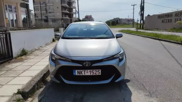Toyota Corolla &pi;&rho;&omicron;&sigmaf; &epsilon;&nu;&omicron;&iota;&kappa;ί&alpha;&sigma;&eta; &sigma;&tau;&eta;&nu; &Alpha;&sigma;&pi;&rho;&omicron;&beta;ά&lambda;&tau;&alpha;