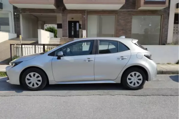 Toyota Corolla &pi;&rho;&omicron;&sigmaf; &epsilon;&nu;&omicron;&iota;&kappa;ί&alpha;&sigma;&eta; &sigma;&tau;&eta;&nu; &Kappa;&alpha;&lambda;&lambda;&iota;&theta;έ&alpha;