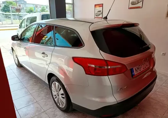 Ford Focus &pi;&rho;&omicron;&sigmaf; &epsilon;&nu;&omicron;&iota;&kappa;ί&alpha;&sigma;&eta; &sigma;&tau;&eta; &Theta;έ&rho;&mu;&eta;