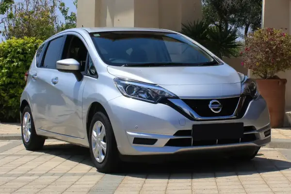 Nissan Note &pi;&rho;&omicron;&sigmaf; &epsilon;&nu;&omicron;&iota;&kappa;ί&alpha;&sigma;&eta; &sigma;&tau;&eta;&nu; &Epsilon;&lambda;&lambda;ά&delta;&alpha;