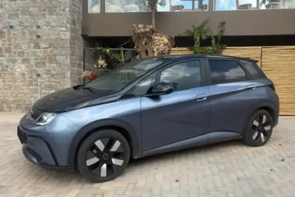 BYD Dolphin &pi;&rho;&omicron;&sigmaf; &epsilon;&nu;&omicron;&iota;&kappa;ί&alpha;&sigma;&eta; &sigma;&tau;&eta;&nu; &Epsilon;&lambda;&lambda;ά&delta;&alpha;